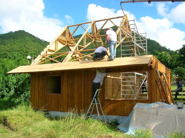 Construction of a 100% bamboo house in Martinique, certified earthquake and cyclone resistant. Credit: J'ai pris cette photo